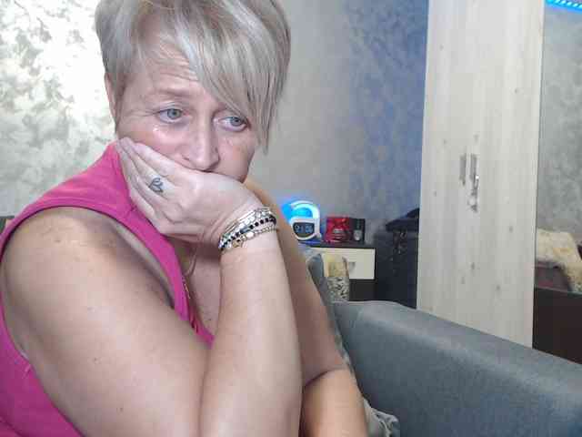 LovePinkLilli webcam