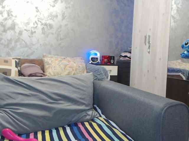 LovePinkLilli webcam