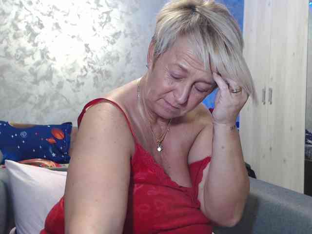 LovePinkLilli webcam