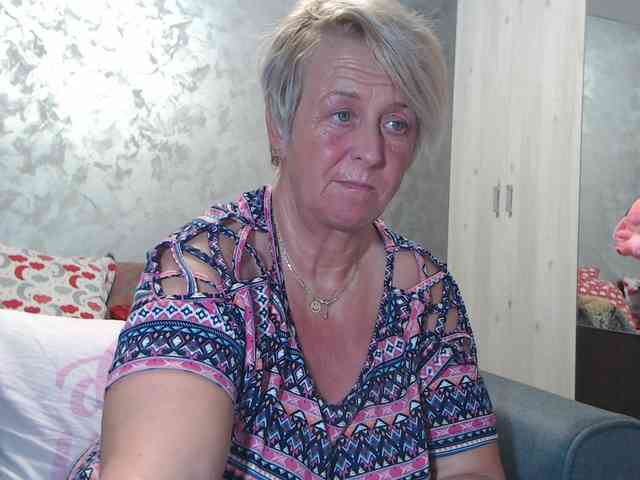 LovePinkLilli webcam