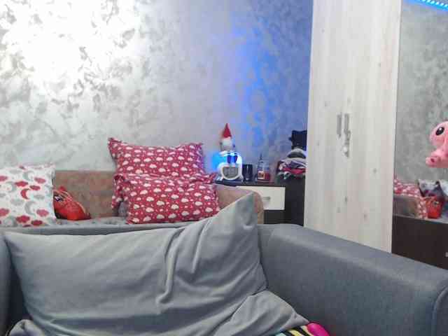 LovePinkLilli webcam