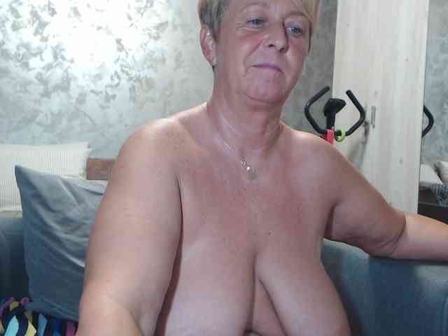 LovePinkLilli webcam
