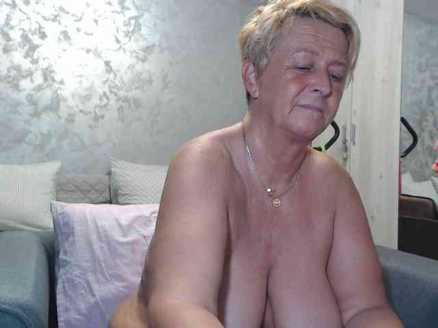 LovePinkLilli webcam