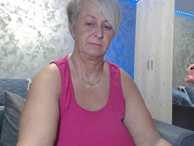 LovePinkLilli webcam