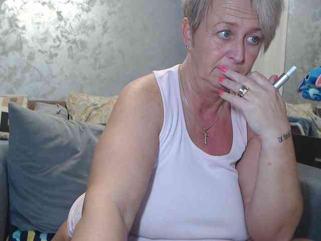 LovePinkLilli webcam