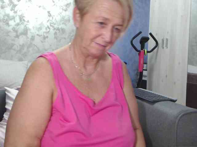 LovePinkLilli webcam