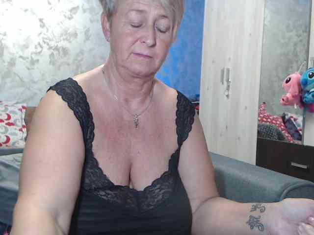 LovePinkLilli webcam