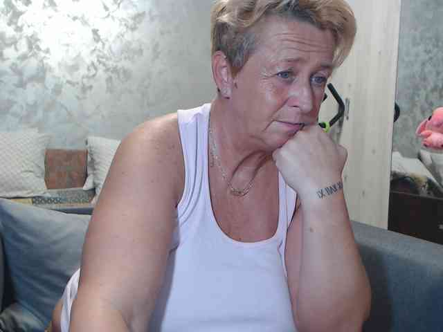LovePinkLilli webcam