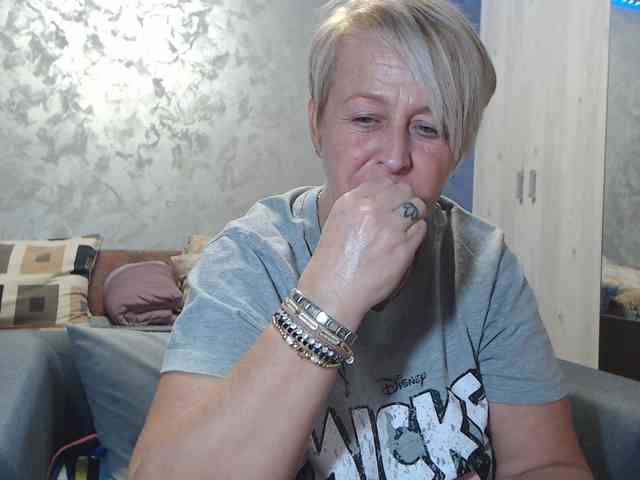 LovePinkLilli webcam