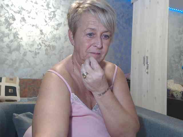 LovePinkLilli webcam