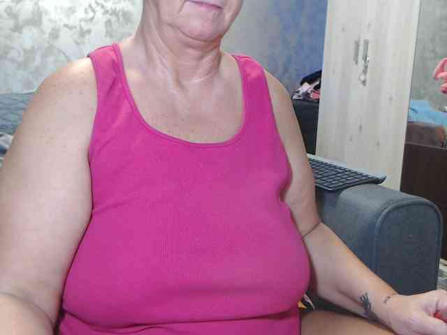 LovePinkLilli webcam