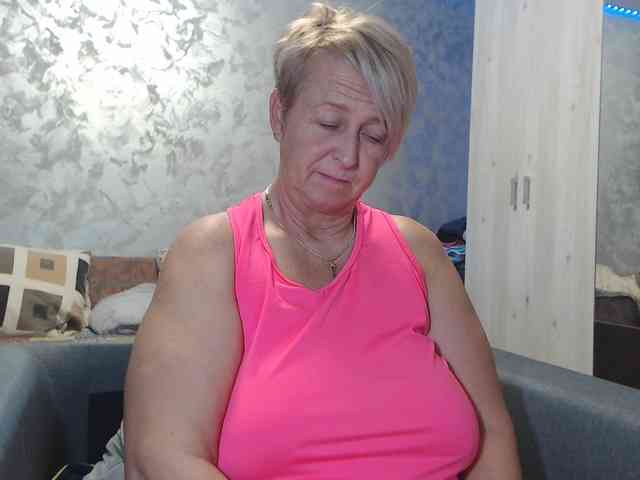 LovePinkLilli webcam