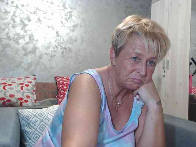 LovePinkLilli webcam