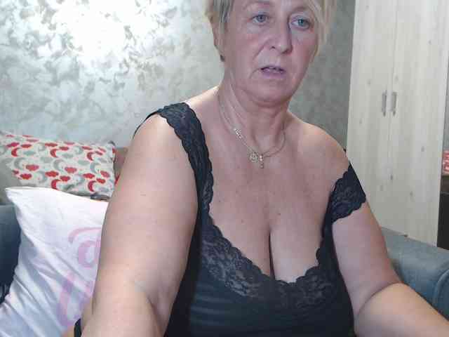 LovePinkLilli webcam