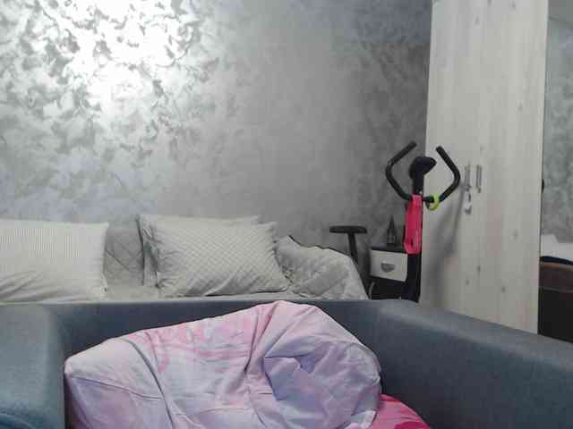 LovePinkLilli webcam