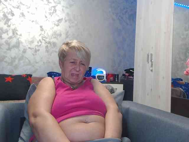 LovePinkLilli webcam