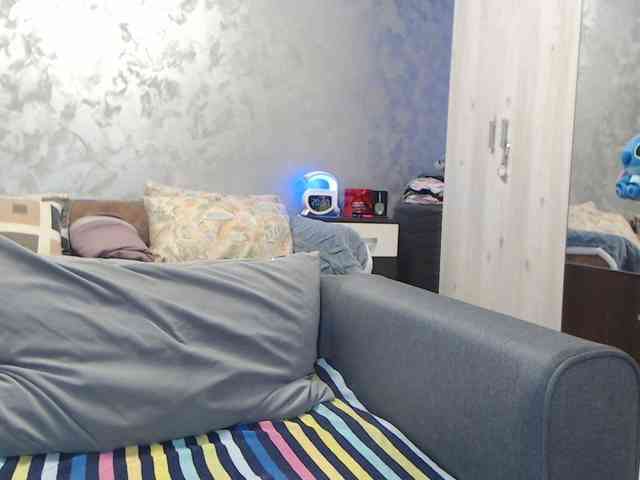 LovePinkLilli webcam