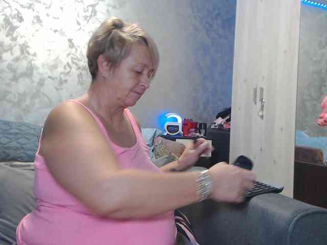 LovePinkLilli webcam