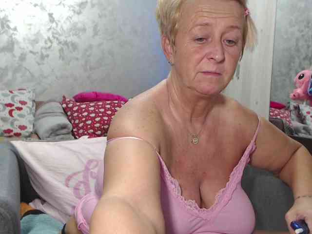 LovePinkLilli webcam