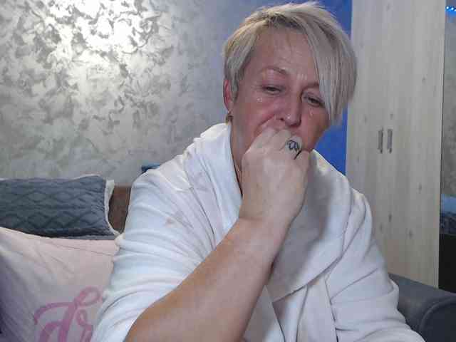 LovePinkLilli webcam