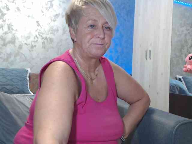 LovePinkLilli webcam