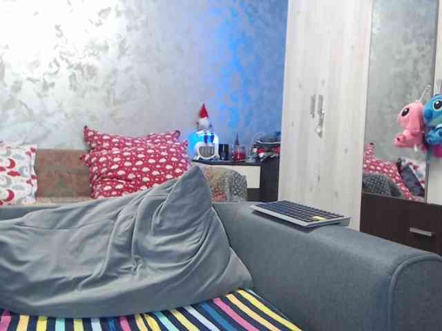 LovePinkLilli webcam