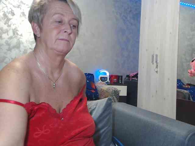 LovePinkLilli webcam