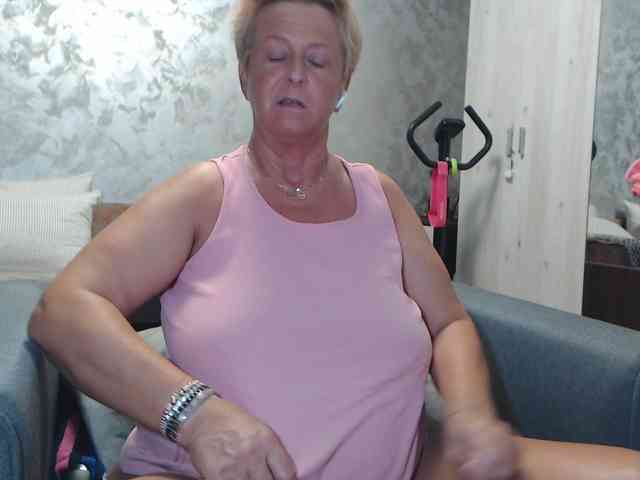 LovePinkLilli webcam
