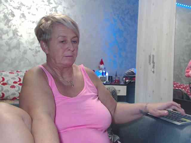 LovePinkLilli webcam