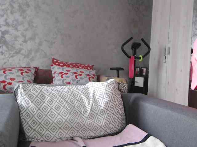 LovePinkLilli webcam