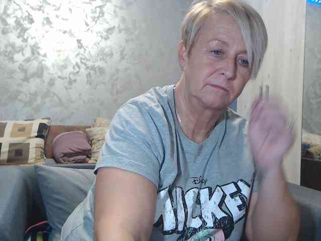 LovePinkLilli webcam