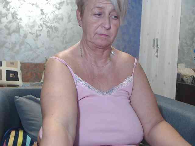 LovePinkLilli webcam