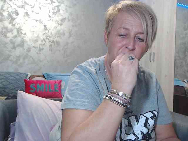 LovePinkLilli webcam