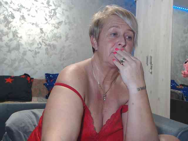 LovePinkLilli webcam