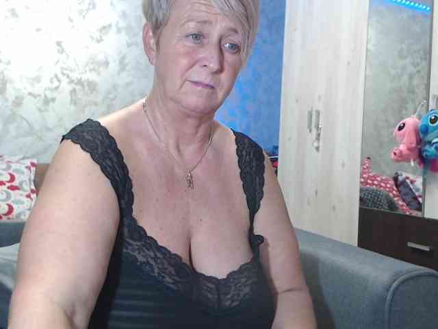 LovePinkLilli webcam