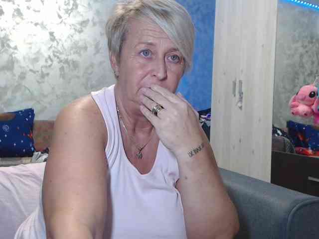 LovePinkLilli webcam