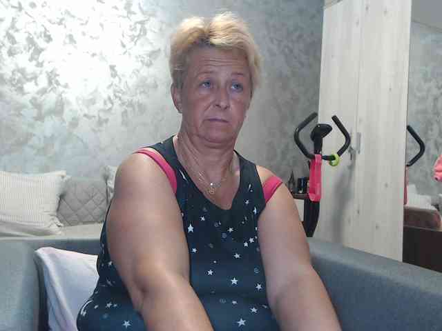 LovePinkLilli webcam