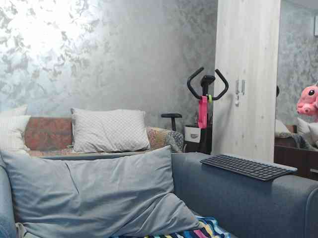 LovePinkLilli webcam