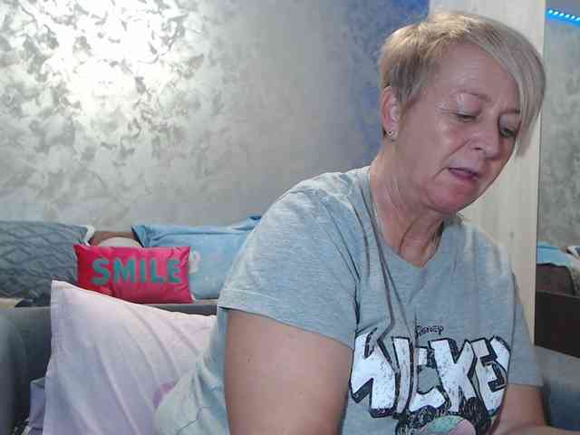 LovePinkLilli webcam