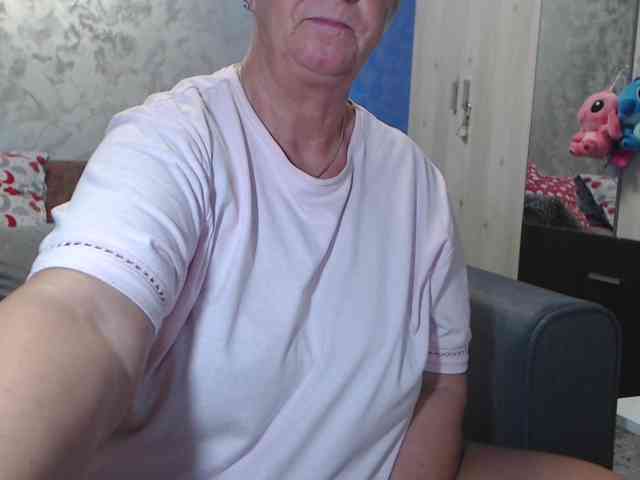 LovePinkLilli webcam