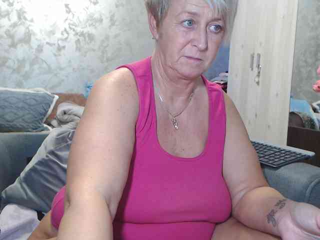 LovePinkLilli webcam