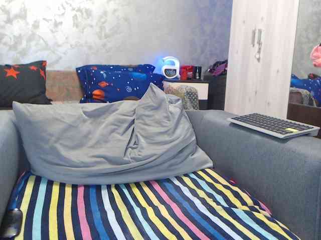 LovePinkLilli webcam