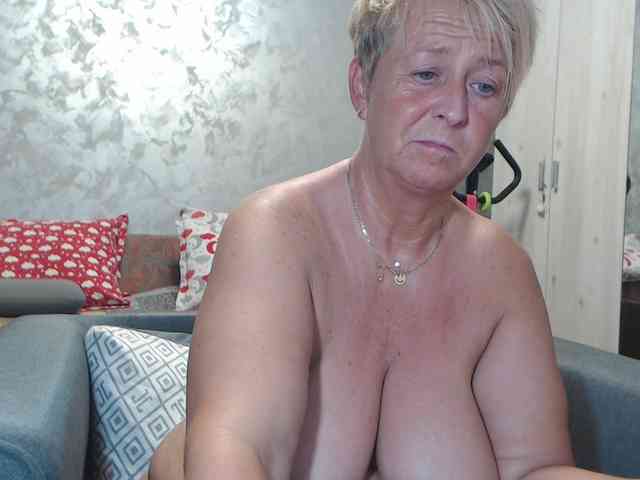 LovePinkLilli webcam