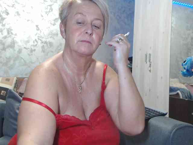 LovePinkLilli webcam