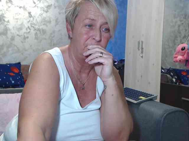 LovePinkLilli webcam