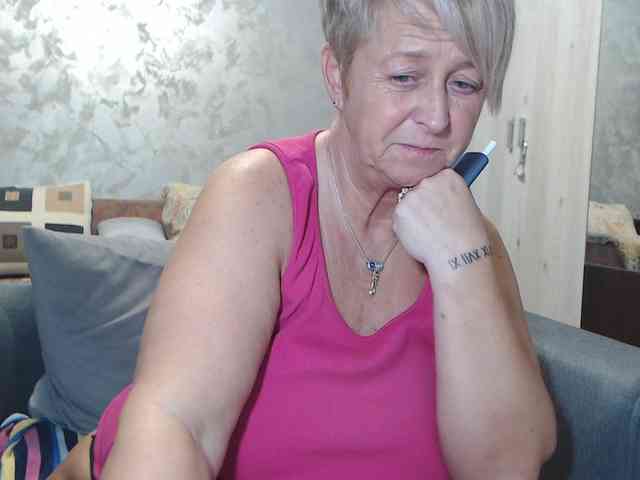 LovePinkLilli webcam