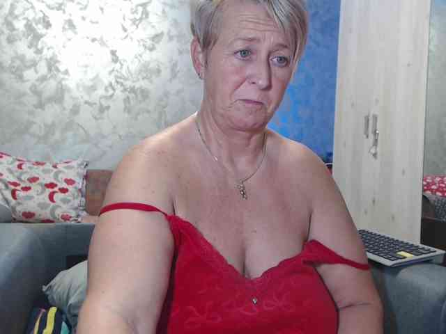 LovePinkLilli webcam