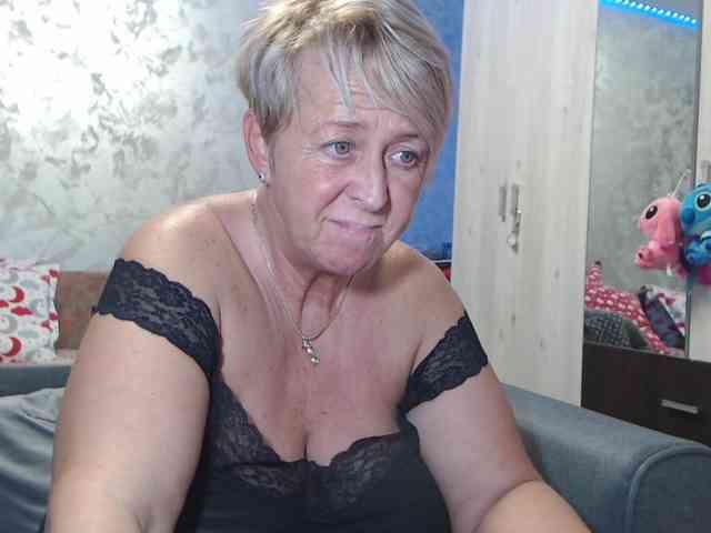 LovePinkLilli webcam