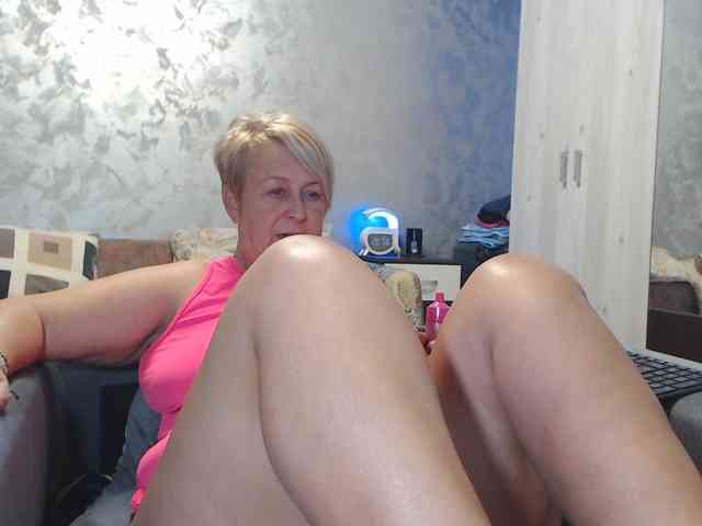 LovePinkLilli webcam