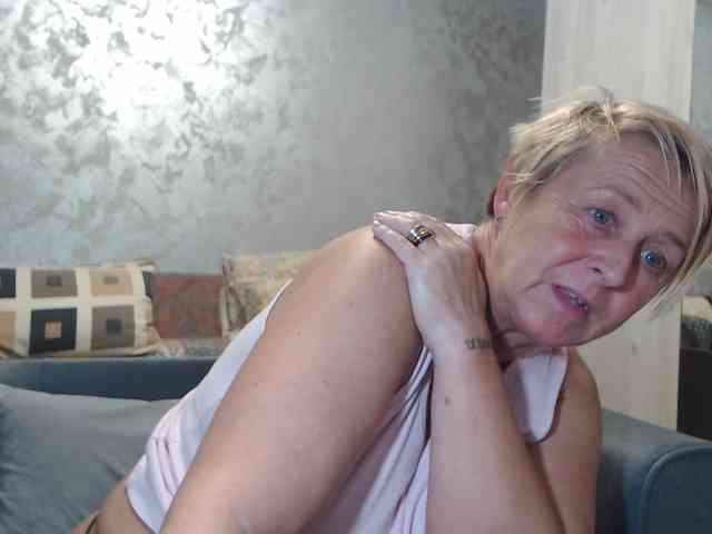 LovePinkLilli webcam